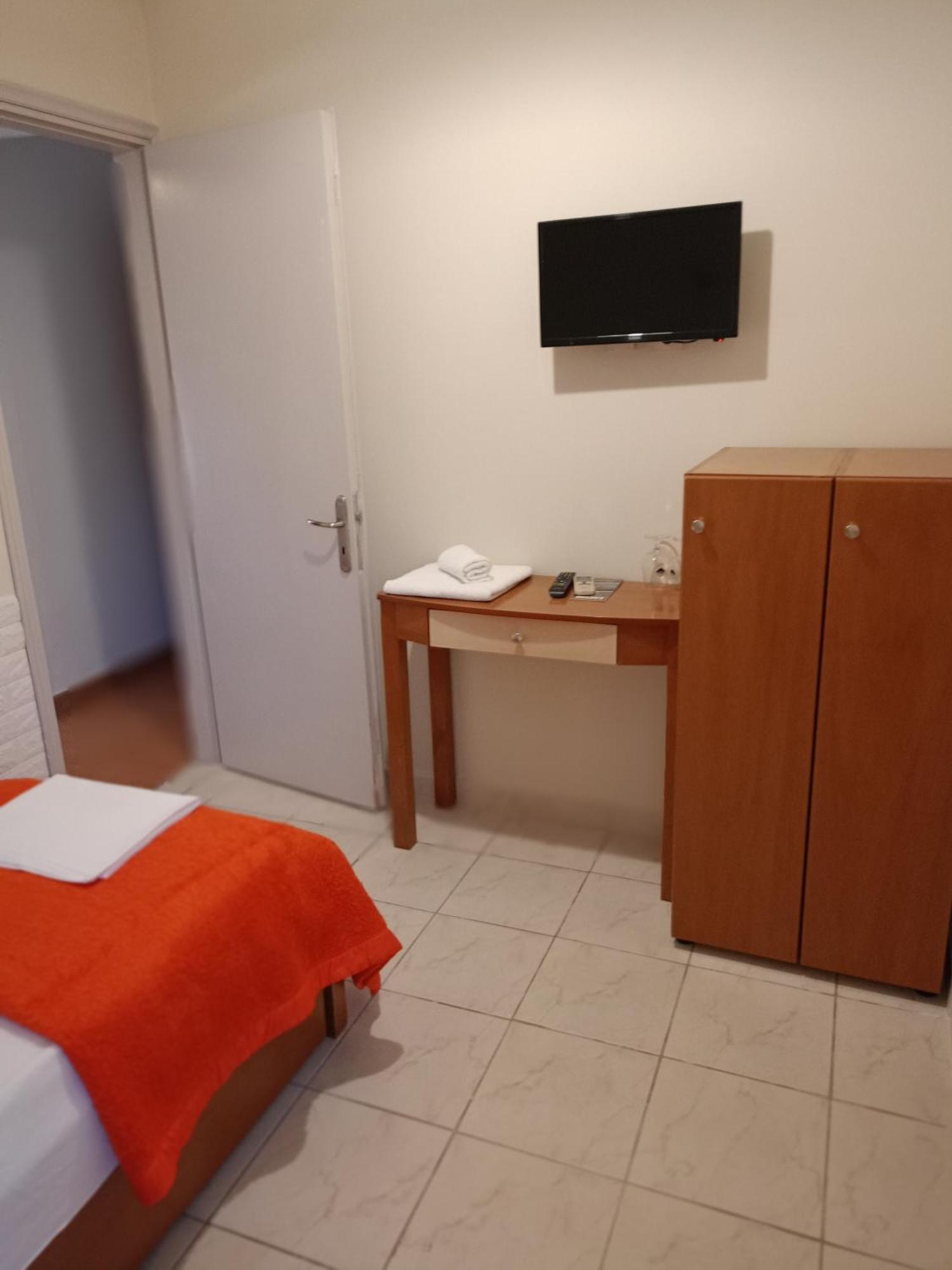 Efstratios Hotel Lutrá Edipszú Kültér fotó