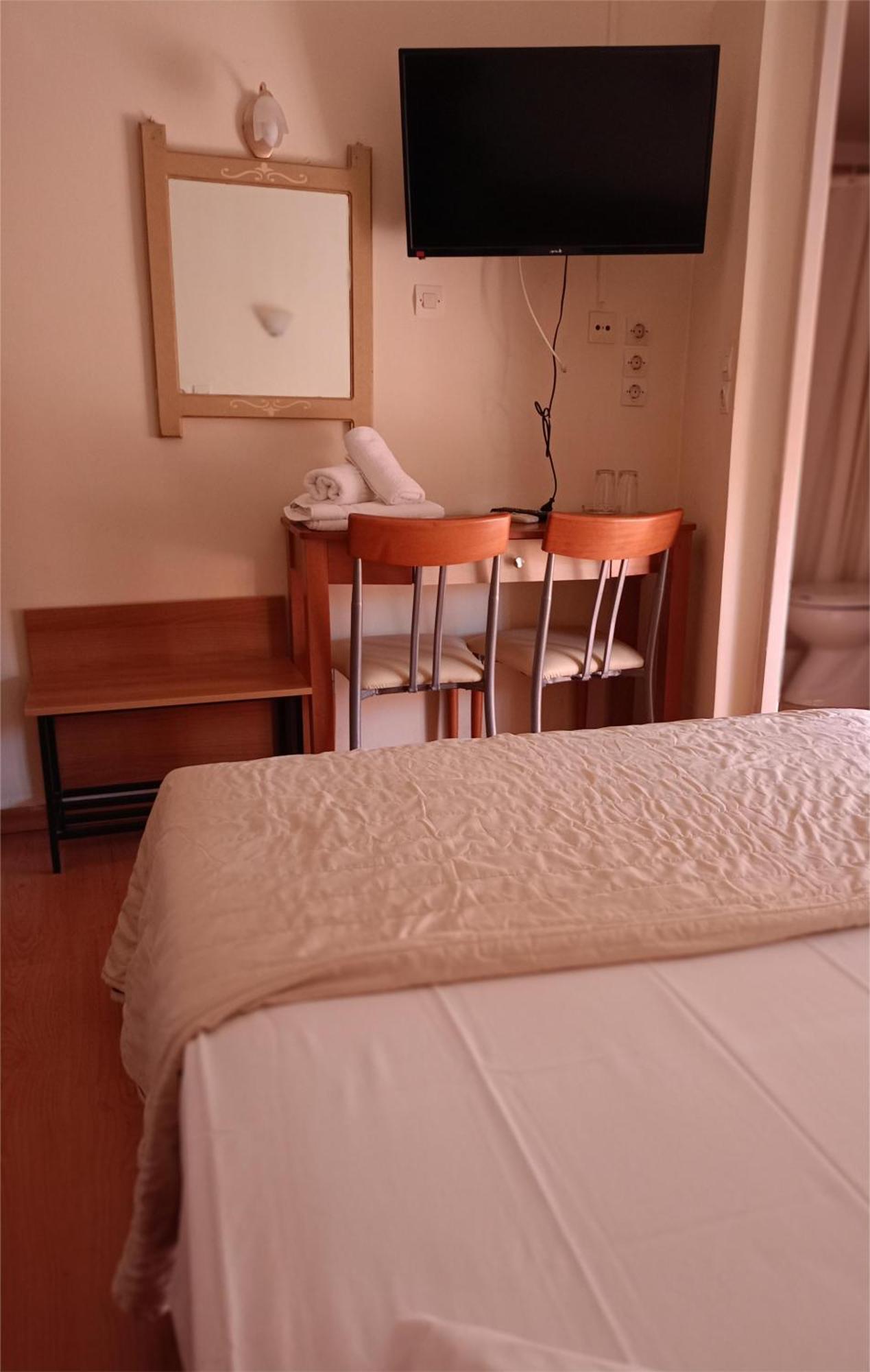 Efstratios Hotel Lutrá Edipszú Kültér fotó