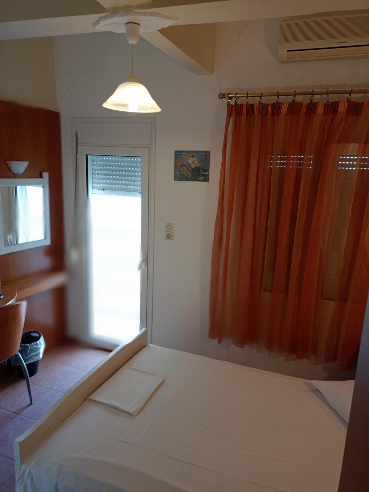 Efstratios Hotel Lutrá Edipszú Kültér fotó