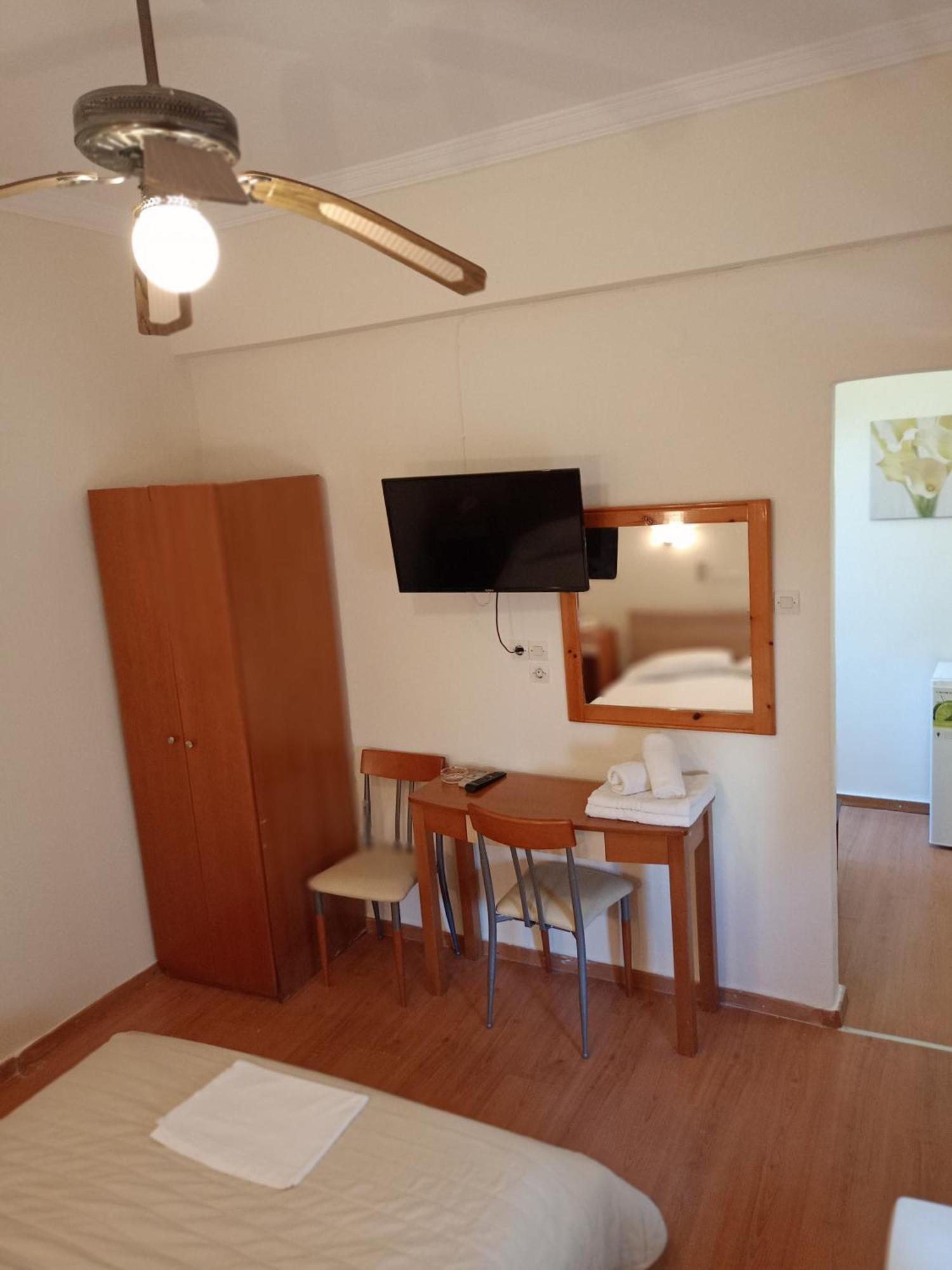 Efstratios Hotel Lutrá Edipszú Szoba fotó