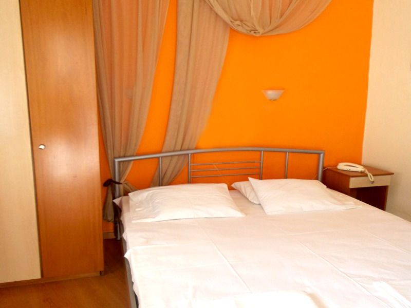 Efstratios Hotel Lutrá Edipszú Kültér fotó